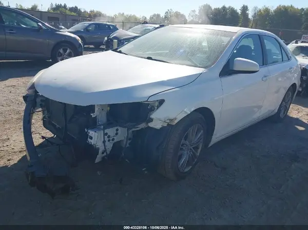 4T1BF1FK1HU759990 2017 TOYOTA CAMRY - Image 2