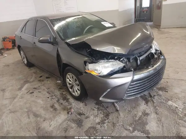 4T1BF1FK1HU760699 2017 TOYOTA CAMRY - Image 1