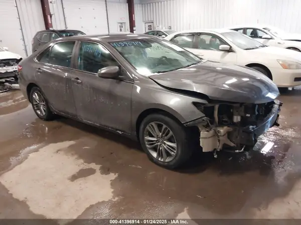 4T1BF1FK1HU764851 2017 TOYOTA CAMRY - Image 1