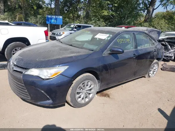 4T1BF1FK1HU765417 2017 TOYOTA CAMRY - Image 2