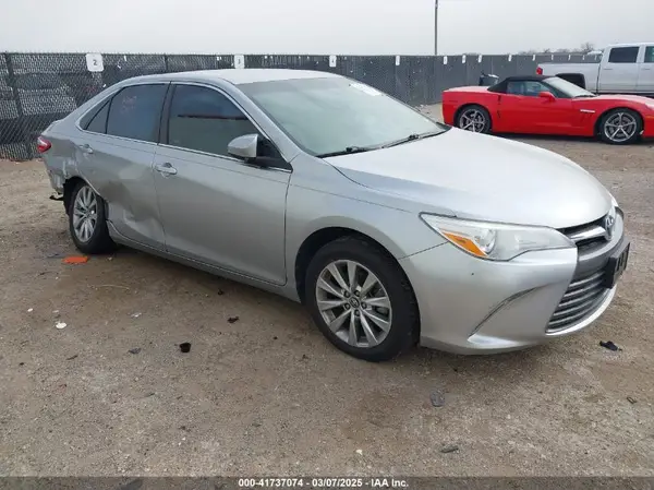 4T1BF1FK1HU765756 2017 TOYOTA CAMRY - Image 1