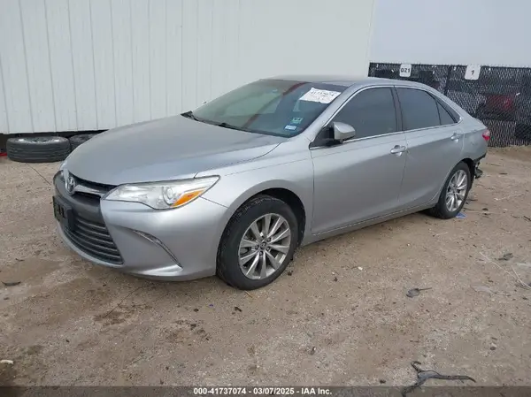 4T1BF1FK1HU765756 2017 TOYOTA CAMRY - Image 2