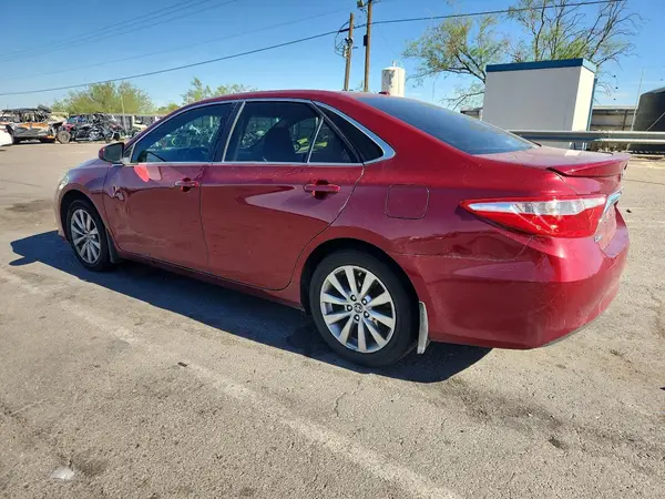 4T1BF1FK1HU765823 2017 TOYOTA CAMRY - Image 2