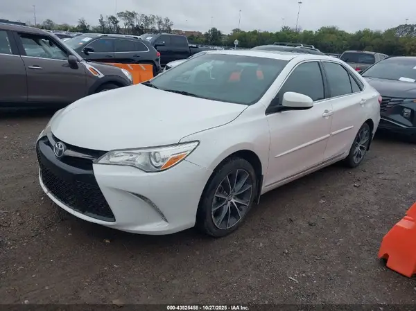 4T1BF1FK1HU765918 2017 TOYOTA CAMRY - Image 2