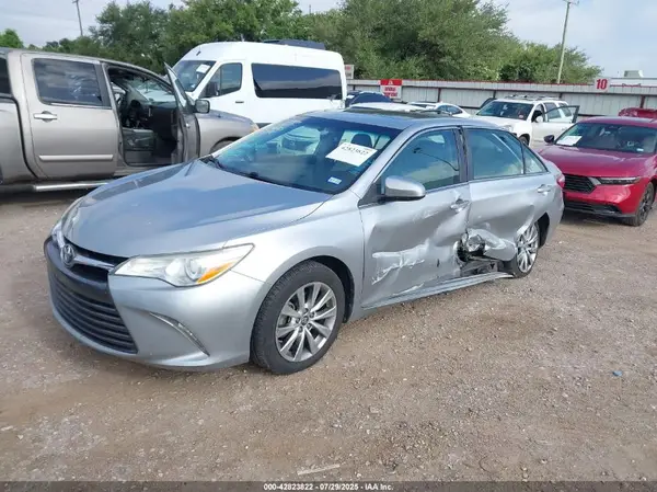 4T1BF1FK1HU769290 2017 TOYOTA CAMRY - Image 2