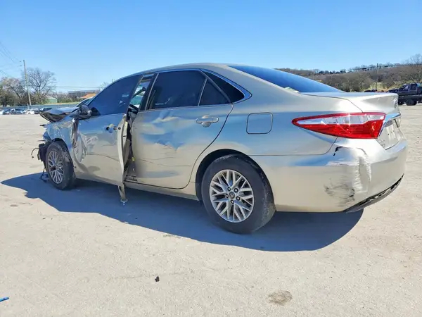 4T1BF1FK1HU772688 2017 TOYOTA CAMRY - Image 2