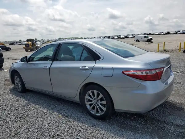 4T1BF1FK1HU773520 2017 TOYOTA CAMRY - Image 2