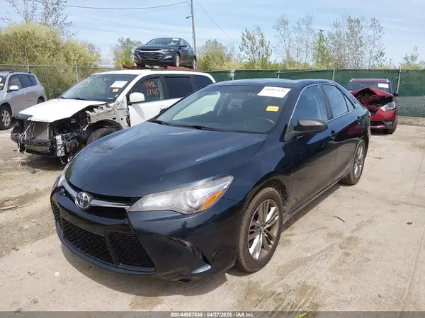 4T1BF1FK1HU782864 2017 TOYOTA CAMRY - Image 2