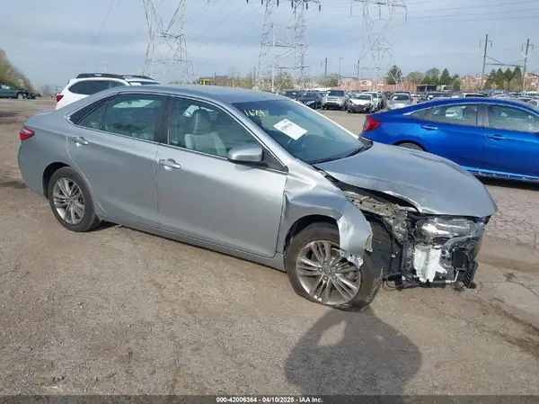 4T1BF1FK1HU783044 2017 TOYOTA CAMRY - Image 1