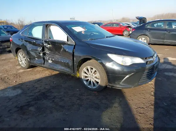 4T1BF1FK1HU783870 2017 TOYOTA CAMRY - Image 1