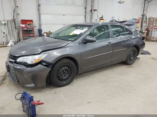 4T1BF1FK1HU785389 2017 TOYOTA CAMRY - Image 2