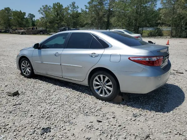 4T1BF1FK1HU786963 2017 TOYOTA CAMRY - Image 2