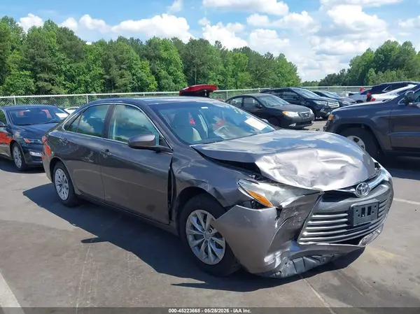 4T1BF1FK1HU796263 2017 TOYOTA CAMRY - Image 1