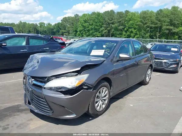 4T1BF1FK1HU796263 2017 TOYOTA CAMRY - Image 2