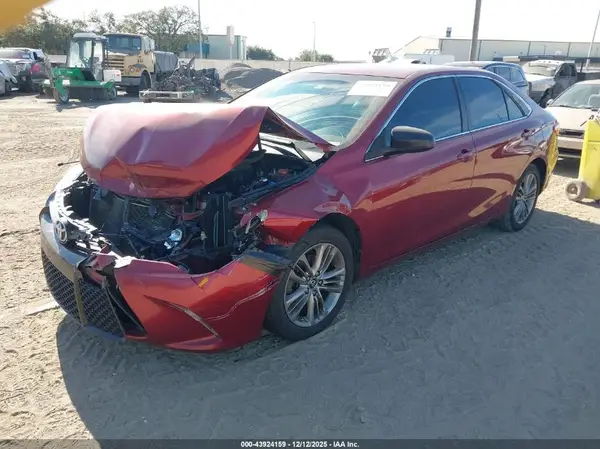 4T1BF1FK1HU796943 2017 TOYOTA CAMRY - Image 2