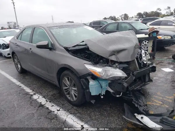 4T1BF1FK1HU800697 2017 TOYOTA CAMRY - Image 1