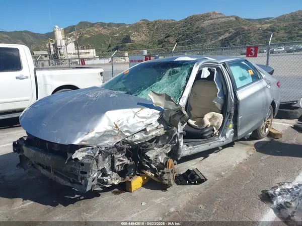 4T1BF1FK1HU801154 2017 TOYOTA CAMRY - Image 2