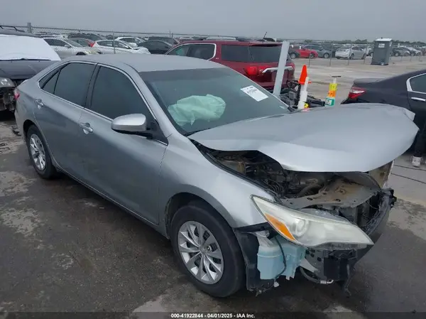 4T1BF1FK1HU803678 2017 TOYOTA CAMRY - Image 1