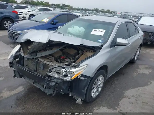 4T1BF1FK1HU803678 2017 TOYOTA CAMRY - Image 2