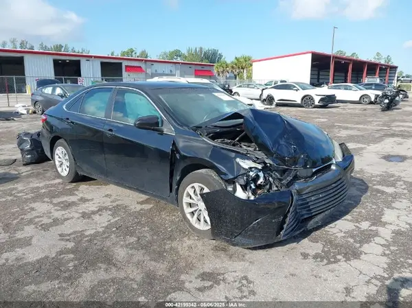 4T1BF1FK1HU805219 2017 TOYOTA CAMRY - Image 1