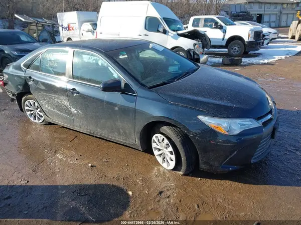 4T1BF1FK1HU807956 2017 TOYOTA CAMRY - Image 1
