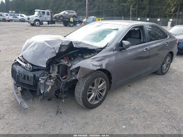 4T1BF1FK1HU809075 2017 TOYOTA CAMRY - Image 2