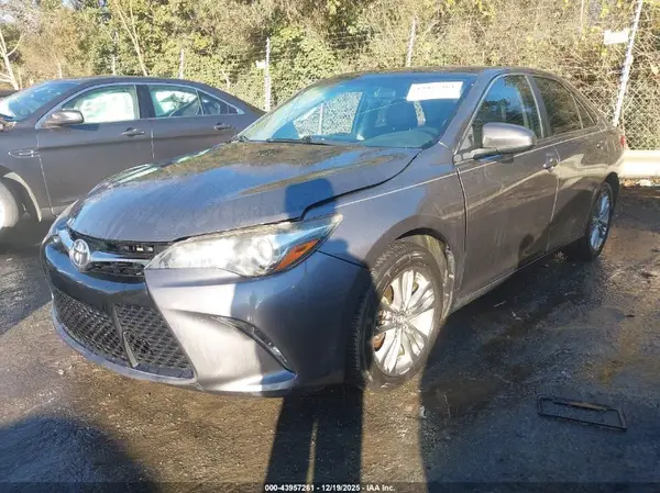 4T1BF1FK1HU810095 2017 TOYOTA CAMRY - Image 2