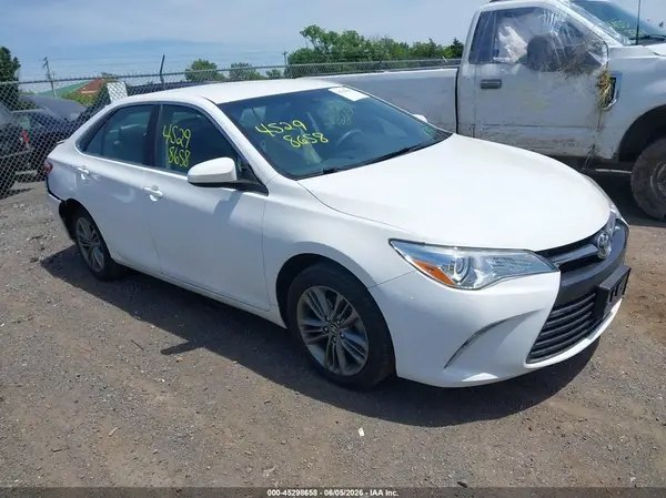 4T1BF1FK1HU810937 2017 TOYOTA CAMRY - Image 1