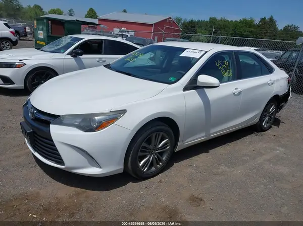 4T1BF1FK1HU810937 2017 TOYOTA CAMRY - Image 2
