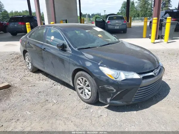 4T1BF1FK1HU813921 2017 TOYOTA CAMRY - Image 1