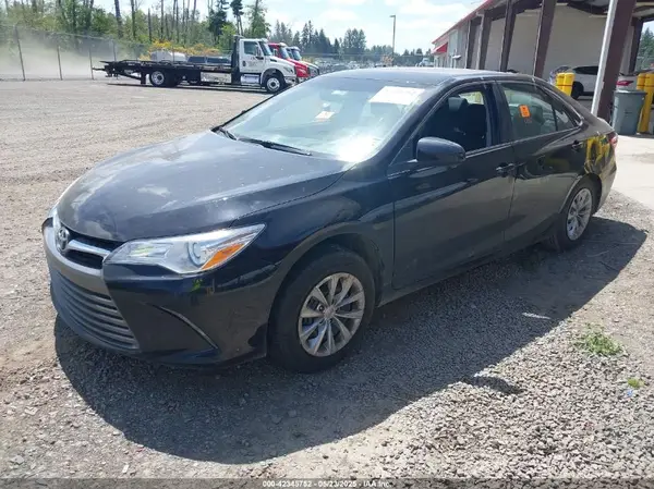 4T1BF1FK1HU813921 2017 TOYOTA CAMRY - Image 2