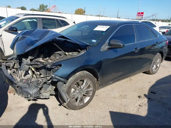 4T1BF1FK1HU814020 2017 TOYOTA CAMRY - Image 2