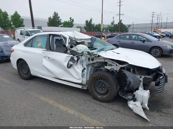 4T1BF1FK1HU814342 2017 TOYOTA CAMRY - Image 1