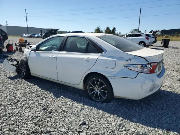 4T1BF1FK2GU116708 2016 TOYOTA CAMRY - Image 2