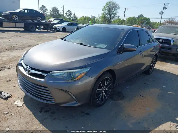 4T1BF1FK2GU117339 2016 TOYOTA CAMRY - Image 2