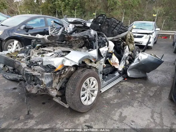 4T1BF1FK2GU121956 2016 TOYOTA CAMRY - Image 2