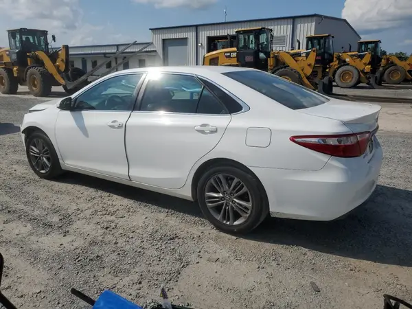 4T1BF1FK2GU126705 2016 TOYOTA CAMRY - Image 2