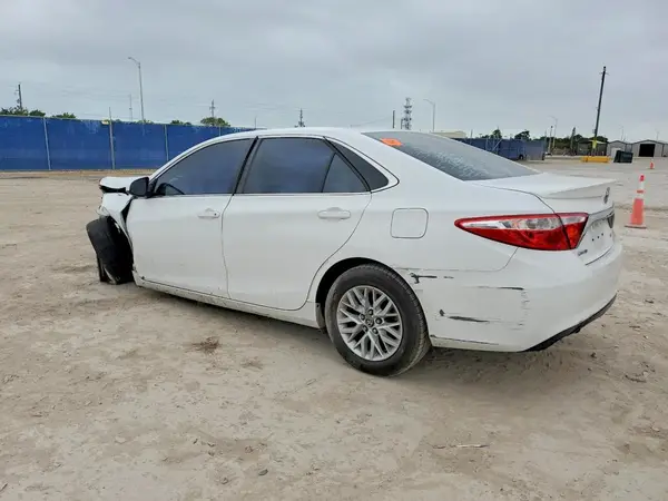 4T1BF1FK2GU127188 2016 TOYOTA CAMRY - Image 2