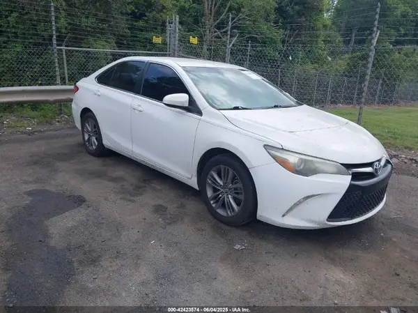 4T1BF1FK2GU127899 2016 TOYOTA CAMRY - Image 1