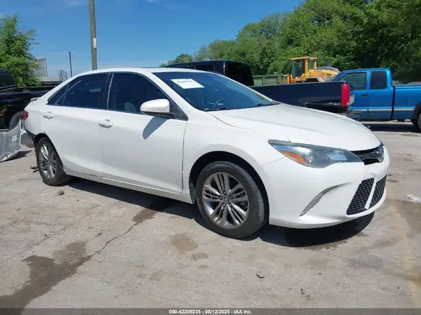 4T1BF1FK2GU128101 2016 TOYOTA CAMRY - Image 1