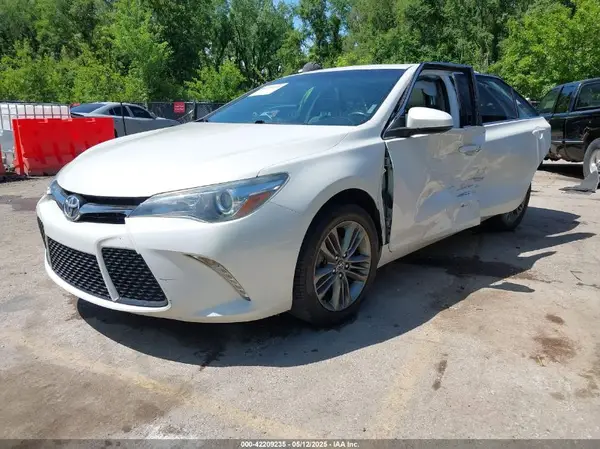4T1BF1FK2GU128101 2016 TOYOTA CAMRY - Image 2