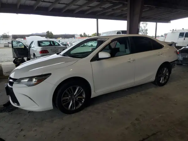 4T1BF1FK2GU129880 2016 TOYOTA CAMRY - Image 1