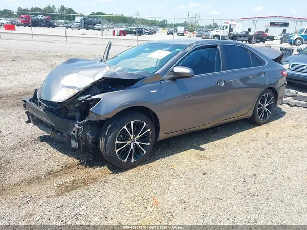 4T1BF1FK2GU131094 2016 TOYOTA CAMRY - Image 2