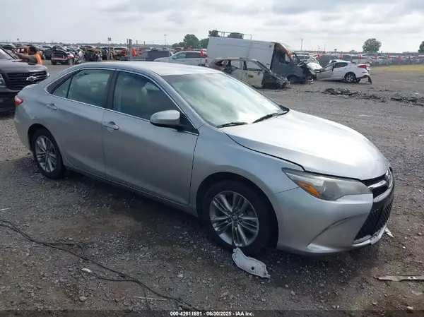 4T1BF1FK2GU131399 2016 TOYOTA CAMRY - Image 1