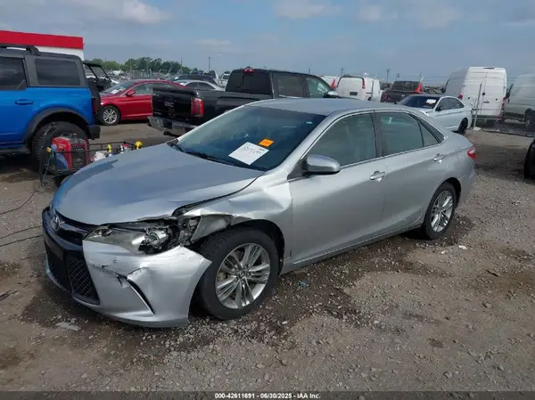 4T1BF1FK2GU131399 2016 TOYOTA CAMRY - Image 2
