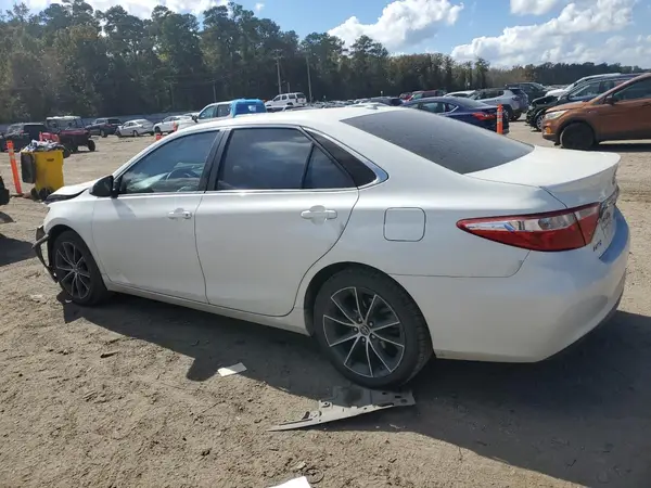 4T1BF1FK2GU133699 2016 TOYOTA CAMRY - Image 2