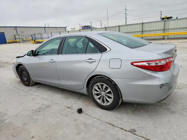 4T1BF1FK2GU134593 2016 TOYOTA CAMRY - Image 2