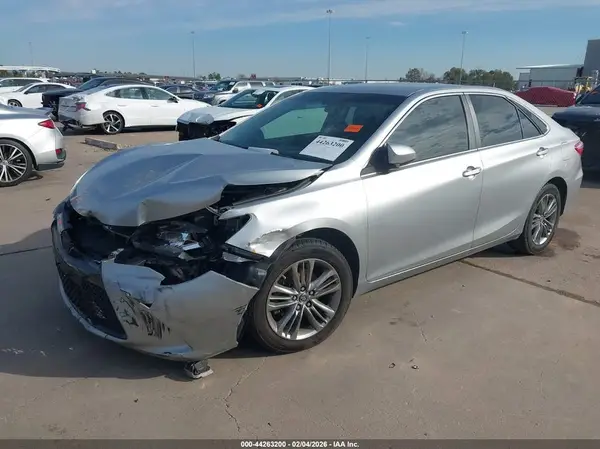 4T1BF1FK2GU137395 2016 TOYOTA CAMRY - Image 2