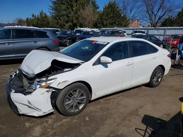 4T1BF1FK2GU137459 2016 TOYOTA CAMRY - Image 1