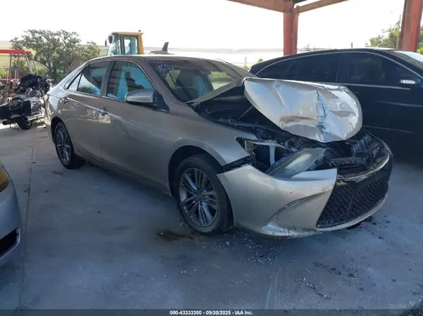 4T1BF1FK2GU137722 2016 TOYOTA CAMRY - Image 1